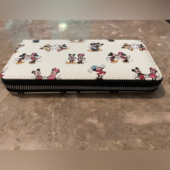 Minnie Mouse Disney Brand Wallet - NWT. - Picture 5 of 10